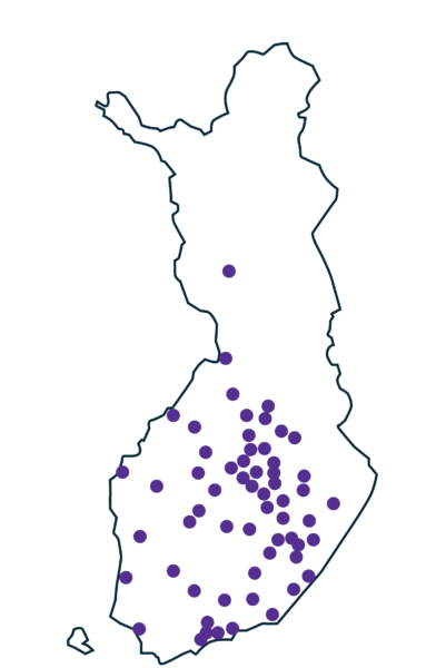 Suomen kartan ääriviivat. Kartalle on sijoitettu violetit pallot vuoden 2024 lopussa Sansian omistaja-asiakkaina olleiden julkisyhteisöjen kotipaikkakuntien kohdalla.
